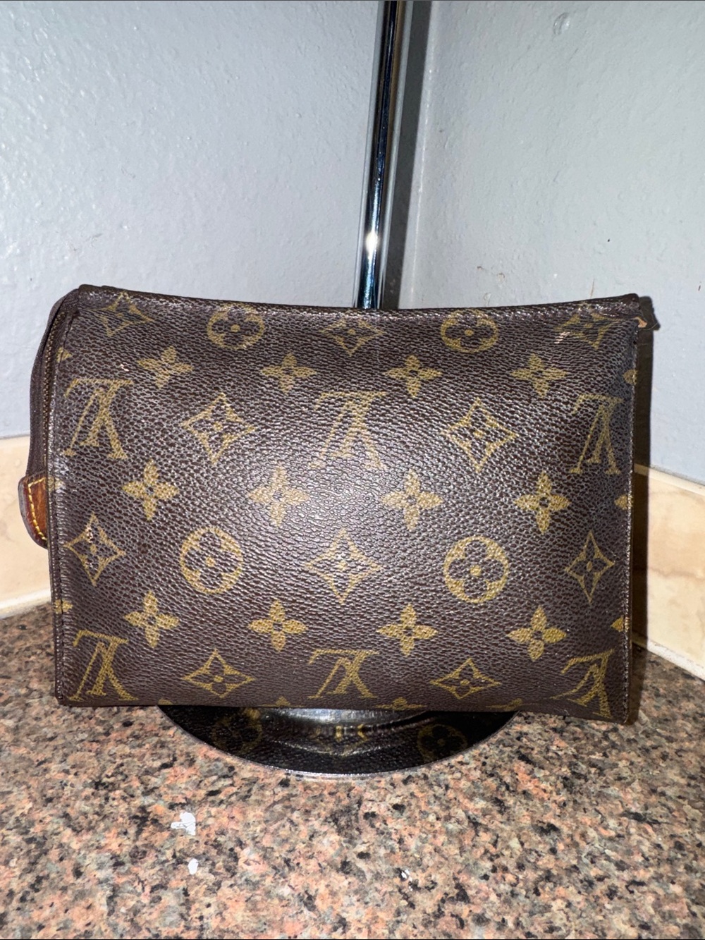 Louis Vuitton Vintage Monogram Toiletry Pouch 26 ✅AUTHENTIC✅With COA